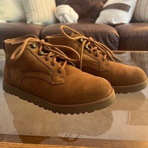 Ugg size 7 Neumel boot